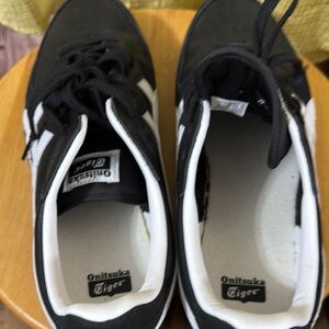 Onitsuka Tiger Men's Black and White Sneakers